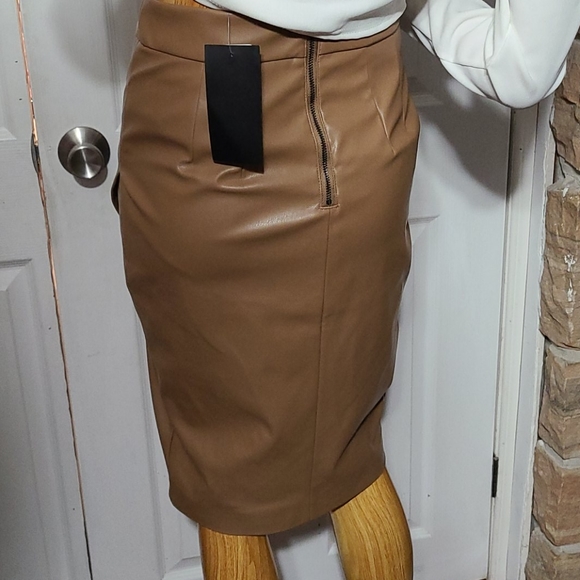 Sexy Women's Skirt - Picture 2 of 7